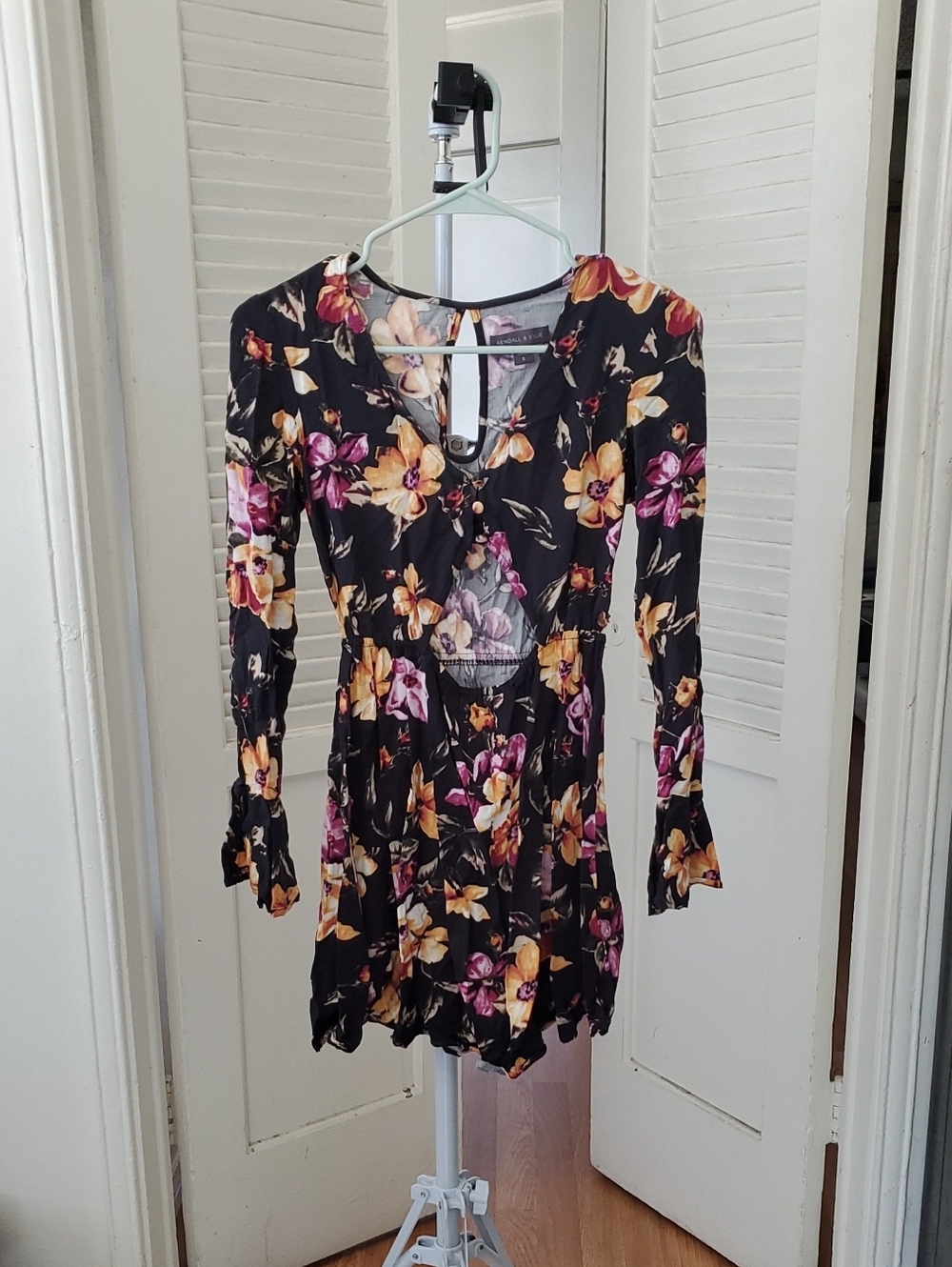 Kendall & Kylie Black Floral Keyhole Bell Long Sleeves Midi Dress Size S